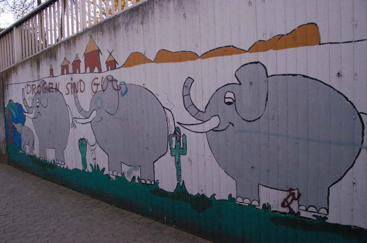 04/26 - Unterfhrung zur Schule