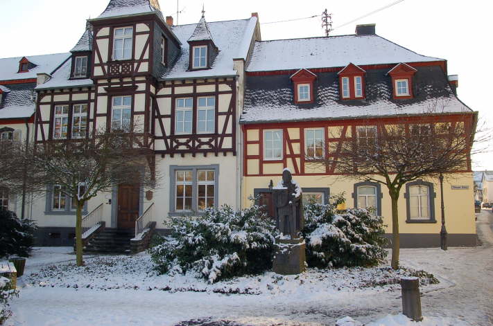 06/18 - Walpotplatz - Rentamt (linkes Gebude)