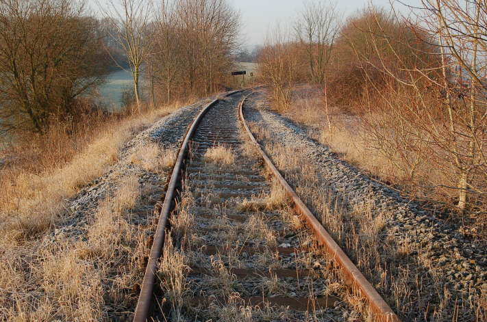 11/18 - Bahntrasse am Bahnbergang