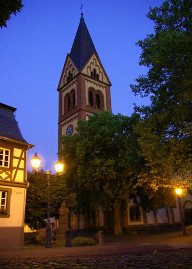 Pfarrkirche in der Dmmerung (Winter 2005 2006)